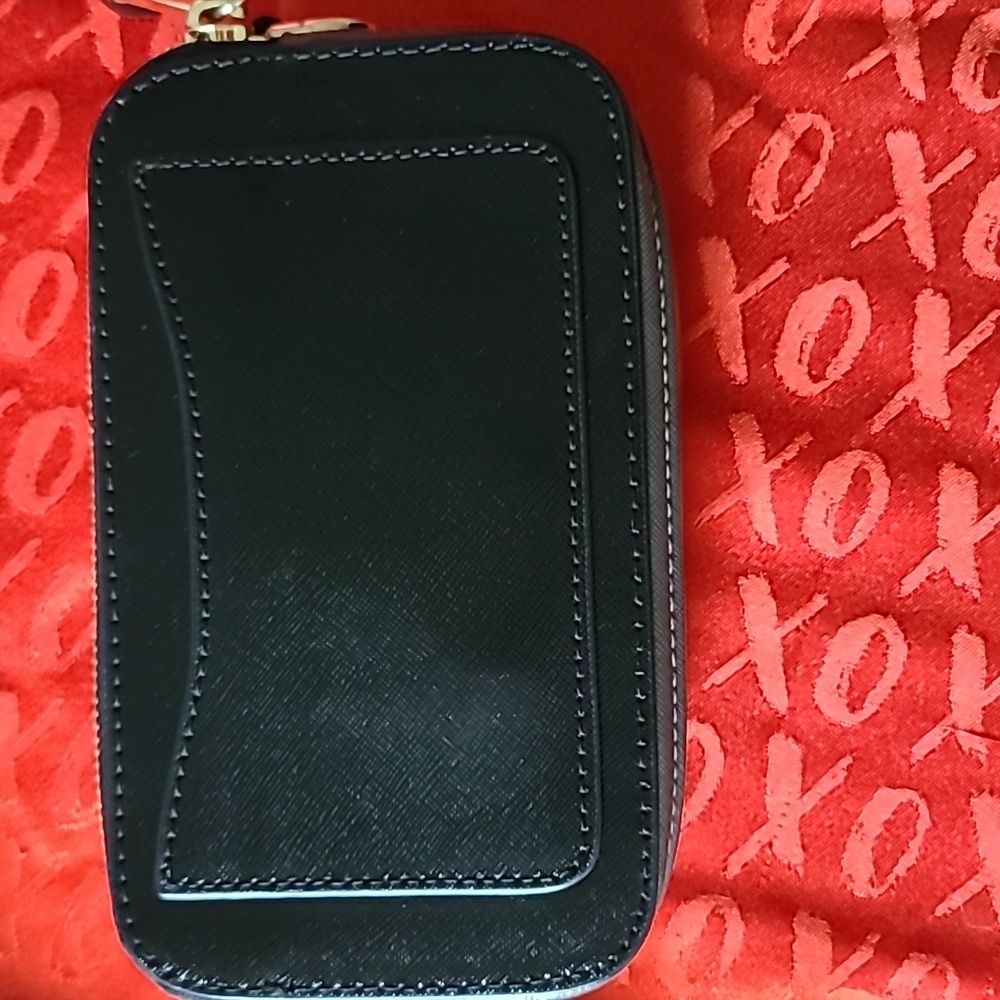 Marc Jacobs snapshot bag. Comes with pink bag strap. - Picture 3 of 6